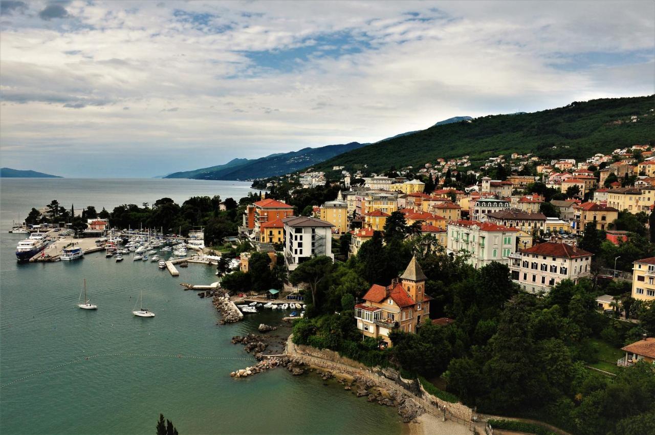 Apartment Zdenka - 100 M From The Beach Opatija Luaran gambar