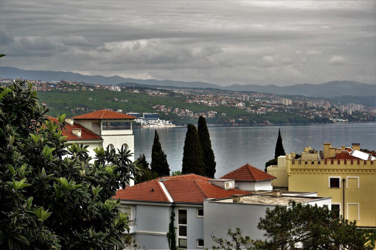 Apartment Zdenka - 100 M From The Beach Opatija Luaran gambar