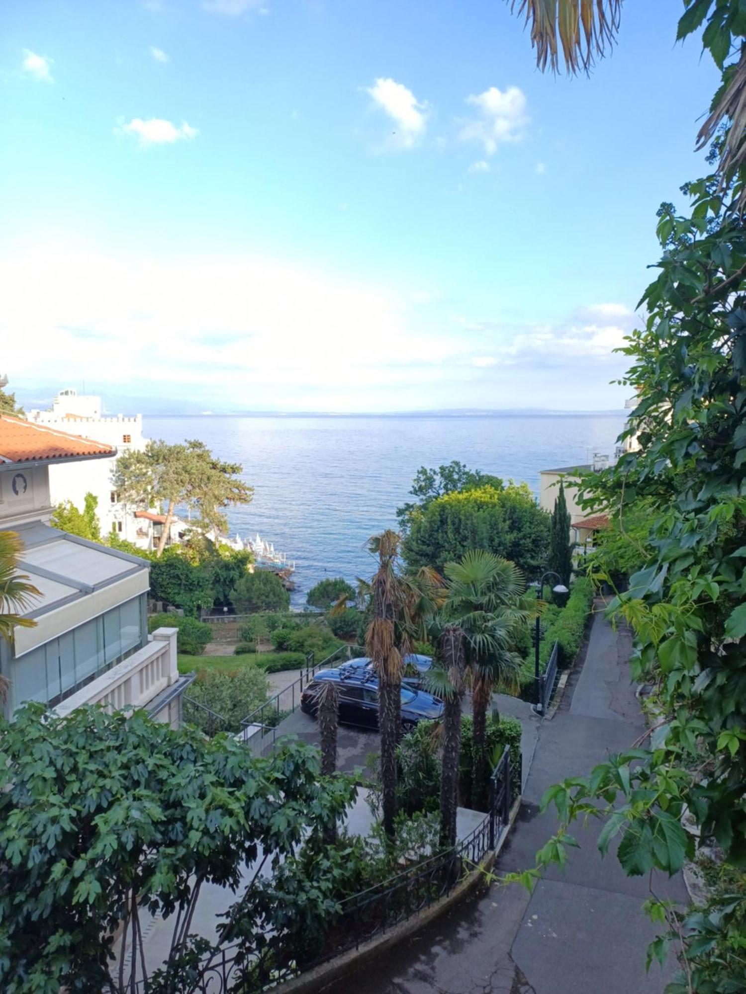 Apartment Zdenka - 100 M From The Beach Opatija Luaran gambar