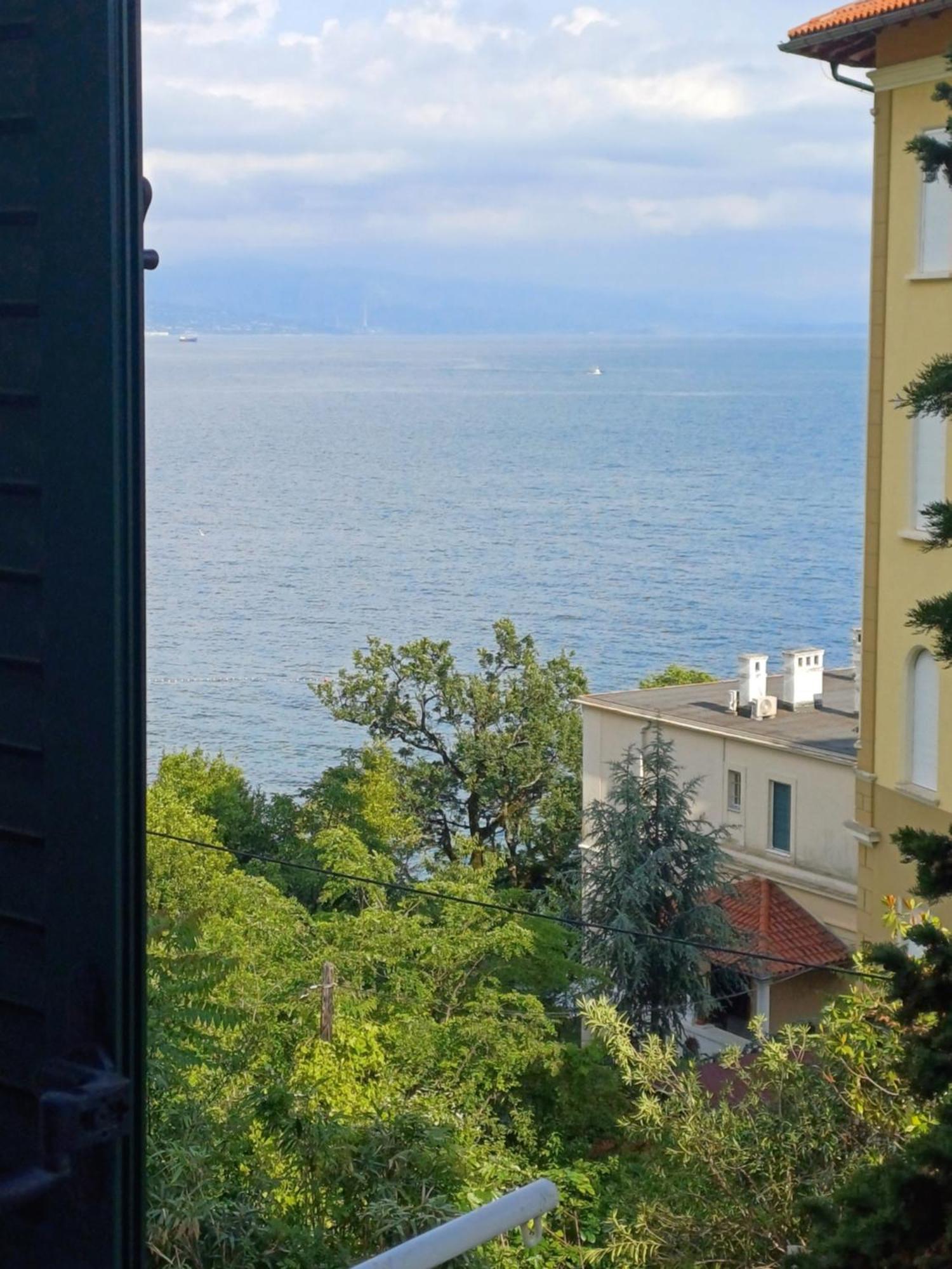 Apartment Zdenka - 100 M From The Beach Opatija Luaran gambar