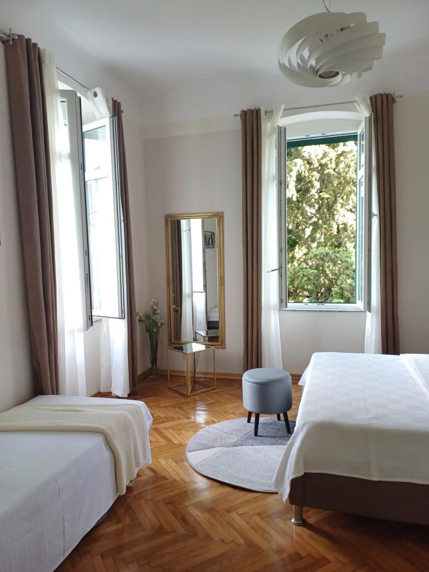 Apartment Zdenka - 100 M From The Beach Opatija Luaran gambar